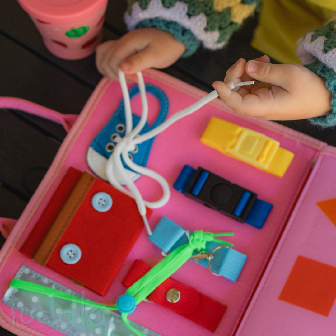 Le livre d'activités Montessori-FALK